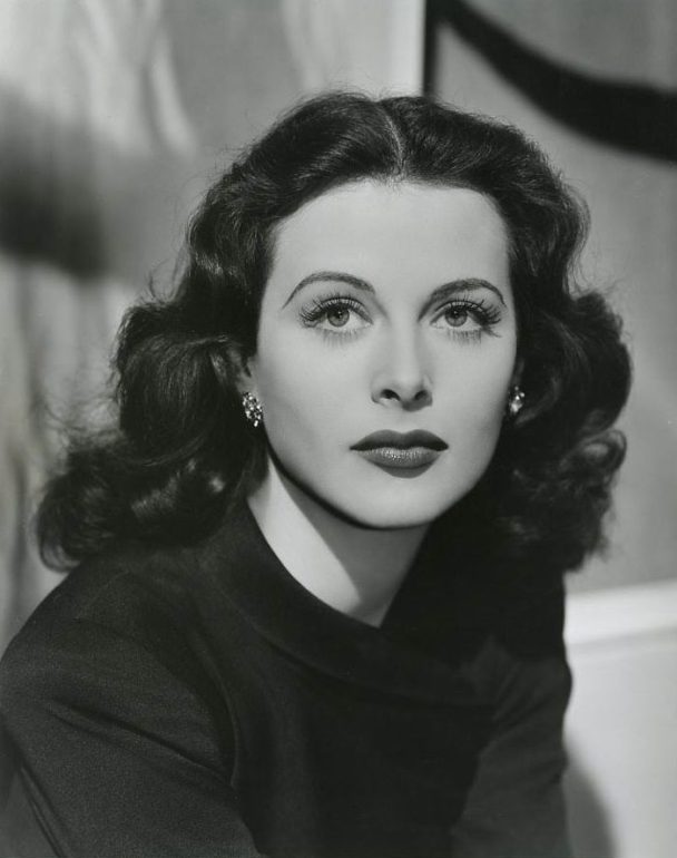 How to Get That Vintage Hollywood Glow